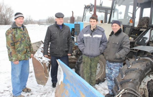 Фермеры из слободы Шапошниковка Ольховатского района создали кооператив по уборке снега