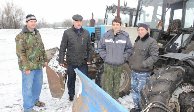 Фермеры из слободы Шапошниковка Ольховатского района создали кооператив по уборке снега